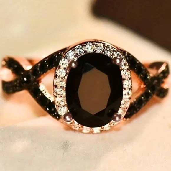 ENGAGEMENT RING - Picture 3 of 4